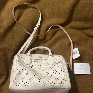New coach purse used once. Style f37619 with matching codes.